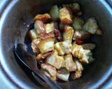 Hình bước làm 4 của món Khoai sọ kho thịt ba chỉ