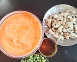 A picture of step 1 of Mushroom peas masala.