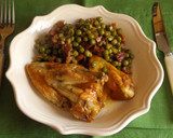 Foto del paso 2 de la receta: Alitas de pollo guisadas en salsa de azafrán con guisantes al jamón