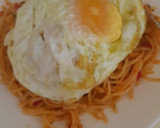 Foto del paso 4 de la receta: Espaguetis de atún con huevo frito