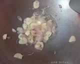 Foto langkah ke 2 dari resep 70. Tumis Udang Cabe Hijau.