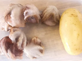 Mini Pulpitos salteados al ajillo sobre Cremoso de Patata