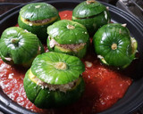 Foto del paso 4 de la receta: Zapallitos rellenos atún y Cuscus en salsa de tomate!