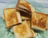 Foto langkah ke 3 dari resep Roti Bakar Lumer.
