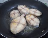 Hình bước làm 1 của món Cá Bớp Kho Keo