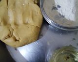 A picture of step 3 of Aloo matar paratha.