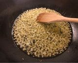 Foto del passaggio 1 della ricetta Risotto allo zafferano