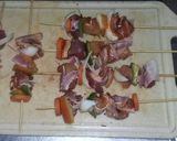 Foto del paso 3 de la receta: Brochettes variado de carnes con verduras