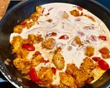 Une image de l'étape 4 de Poulet au curry et au lait de coco.