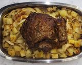 Foto del paso 7 de la receta: 🥩🍖Roast Beef al horno mechado con morrones y ajos sobre colchón de papas y cebollas 🍖🥩