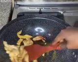 A picture of step 1 of Spicy creamy chicken pasta.