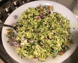 Une image de l'étape 6 de Salade de crabe au céleri, courgette, oignon rouge et olives noires.