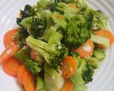 Foto langkah ke 5 dari resep Tumis Brokoli Wortel.