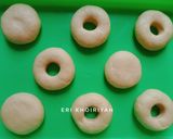 Foto langkah ke 4 dari resep Donat Lembut, Empuk dan Montok.