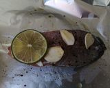 Foto del paso 2 de la receta: Pescado empapelado al limón🐟🍋