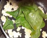 Spinach salad with scrambled eggs रेसिपी चरण 3 फोटो