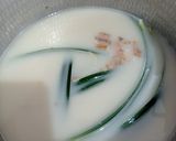 Foto langkah ke 6 dari resep Homemade Strawberry Soy Milk.