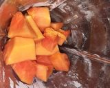 A picture of step 1 of Papaya Nuts shake.