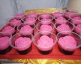 Foto langkah ke 3 dari resep Puding coklat mawar.