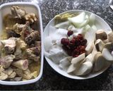 Hình bước làm 2 của món Gà nấu dừa