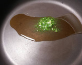 Foto del paso 2 de la receta: Salmonete con patatas, en salsa thai y azafrán