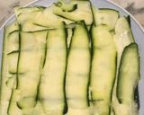 Foto del passaggio 1 della ricetta Zucchine marinate gravlax style
