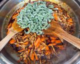 A picture of step 4 of Pancit Sotanghon Guisado (Stir-Fried Glass Noodles).