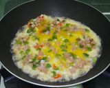 Foto langkah ke 2 dari resep Telur Dadar Sosis.