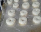 A picture of step 3 of Donuts with lemon and chocolate glaze.