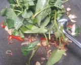 Foto langkah ke 5 dari resep Oseng Kangkung Terasi Kampung.