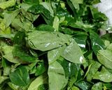 Hình bước làm 1 của món Canh rau ngót nấu hến