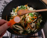 Foto del paso 5 de la receta: Lomo con verduras salteadas