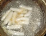 Foto langkah ke 2 dari resep Tteokbokki (Tepung Beras Ketan).