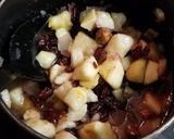A picture of step 1 of Apple Hazelnut Cranberry Sauce.