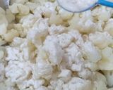 A picture of step 2 of Cauliflower Manchurian.