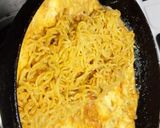 A picture of step 6 of Maggi omelet.