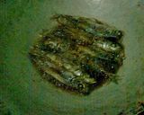 Foto langkah ke 2 dari resep Tumis Pindang Kemangi.