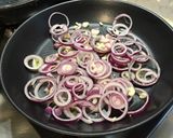Une image de l'étape 4 de Côtes de porc au paprika et fondue d'oignons rouges.