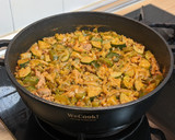 Foto del paso 5 de la receta: Cazuela de arroz con lentejas, pollo y calabacín