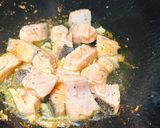 蘆筍甜椒炒鮭魚塊的食譜步驟2照片