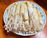 รูปขั้นตอนการทำที่ 3 ของ เห็ดเข็มทองห่อเกี๊ยว 🫔🫔