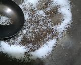 Foto langkah ke 1 dari resep Roasted Coconut Milk Tea.