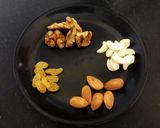 A picture of step 1 of Dryfruits Milkshake.