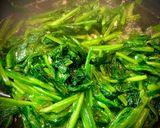 Hình bước làm 3 của món Cải Bó Xôi Xào Tỏi