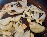 Foto del paso 2 de la receta: Lomos de merluza en salsa de lima y vino blanco
