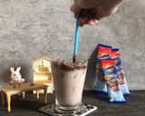 Foto langkah ke 6 dari resep HomeCafe : Ovaltine Crunchy Iced Choco | Our Channel.