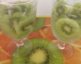 Foto del paso 2 de la receta: Kiwi con gelatina!!