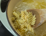 Foto del paso 2 de la receta: Pasta al pesto con tomate 🍅 Sin gluten🌿