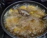 Foto langkah ke 11 dari resep Ayam Goreng Ungkep Bumbu Kuning.