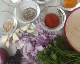 कुळीथ पिठलं आणि भात (Kulith Pithale Recipe In Marathi) रेसिपी स्टेप 2 फोटो 
